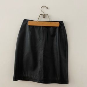 Wilson’s Leather Maxima Leather Mini Skirt Size 4 Black